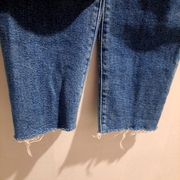 Hollister | ultra high rise mom jean Women's Blue Jean W23 L27 - Picture 5 of 10